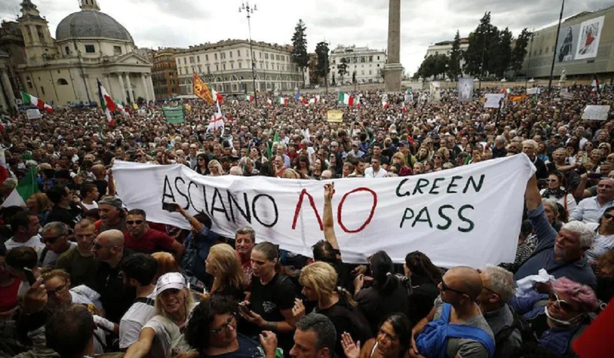Thousands march in Rome, Italy to protest workplace vaccine rule